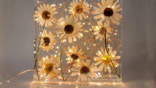 luminária de resina com flores