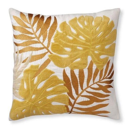 almofadas com aplique de tecido com temática de folhas