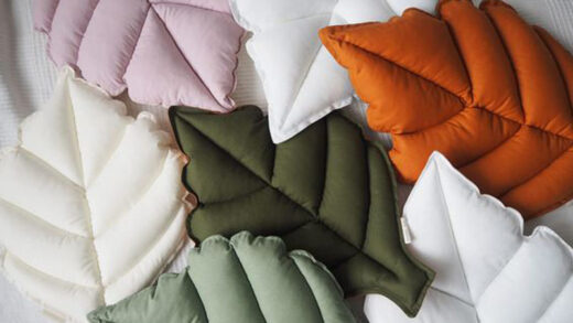 almofada com formato de folha