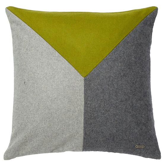 almofadas com recortes em cores