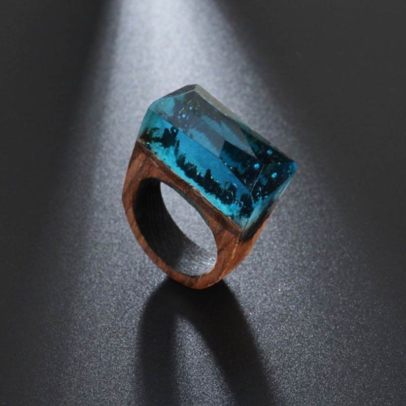 anel de resina e madeira efeito paisagem natural