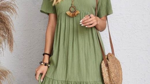 Vestido com Recorte Abaixo do Busto