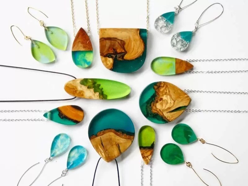 Joias em madeira e resina epoxi